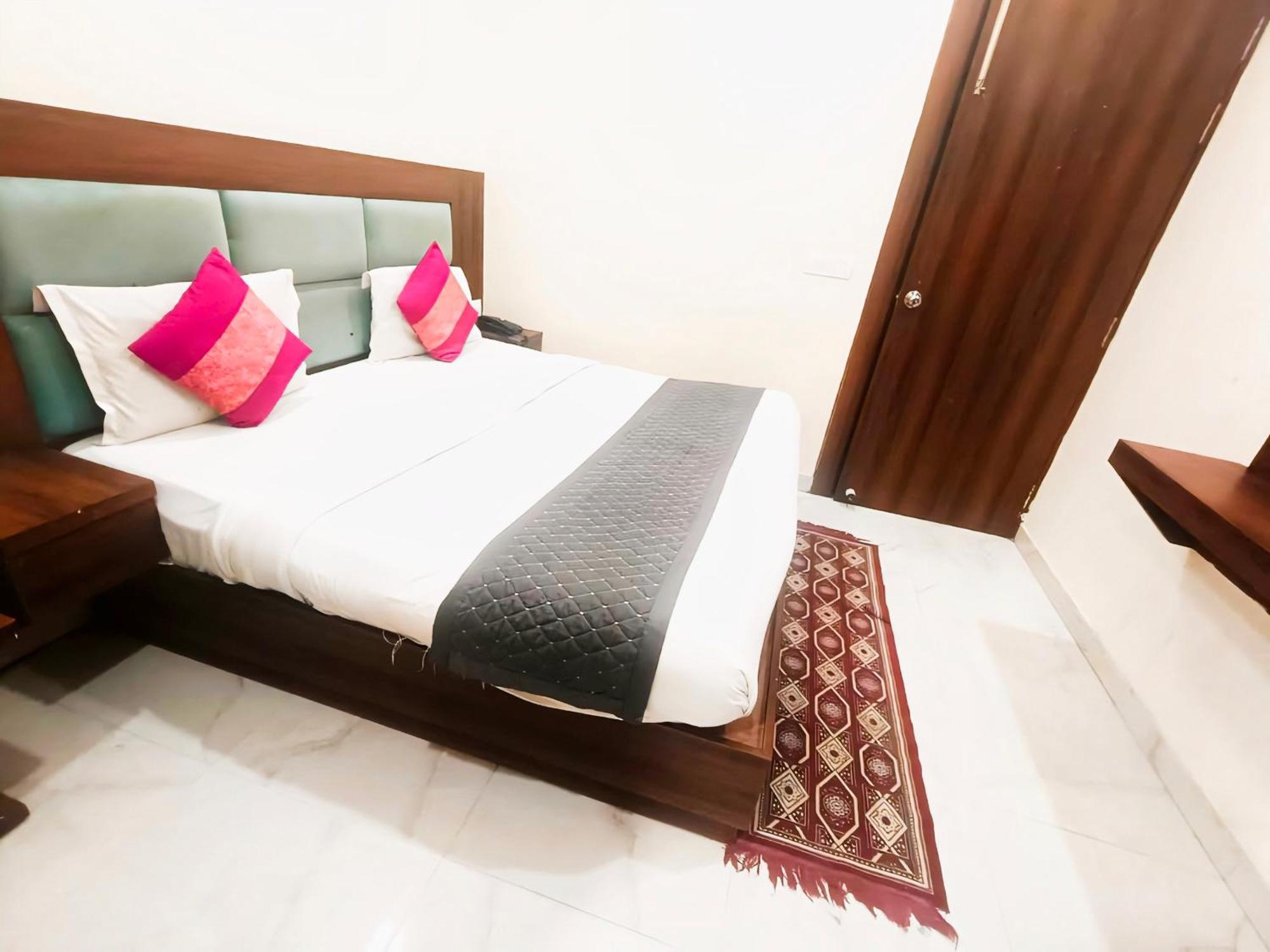 Hotel Shiva International Near By Igi Airport New Delhi Buitenkant foto